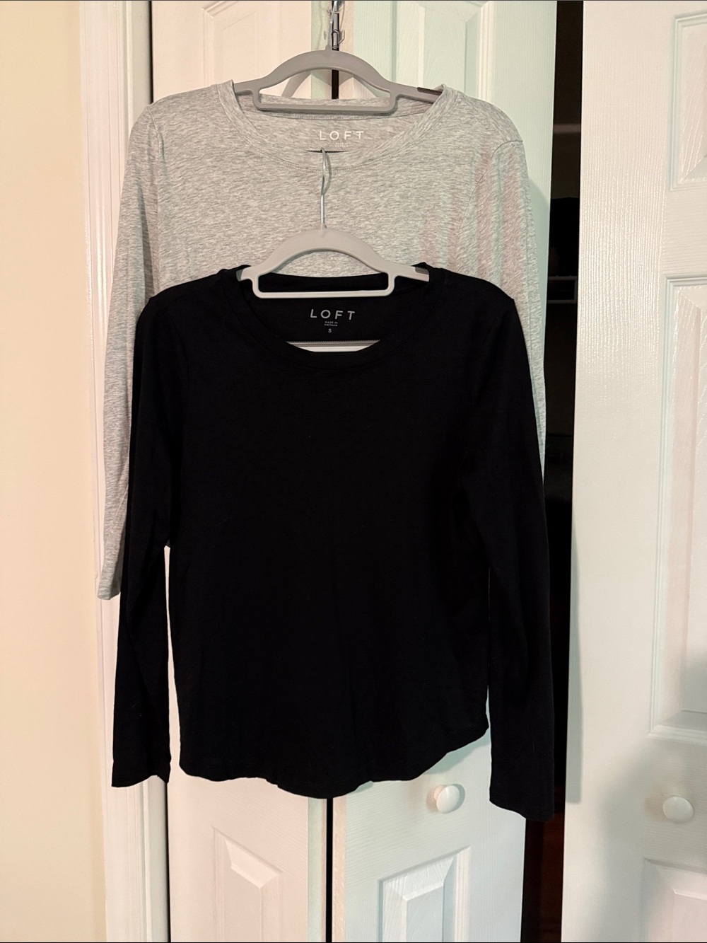 LOFT Women's Long Sleeve Crewneck Tops - Black and Light Gray